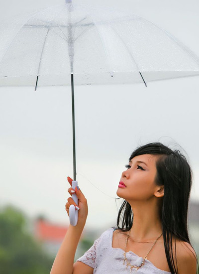 Người mẫu Xuân Thuỳ sành điệu bất chấp thời tiết ảnh 2