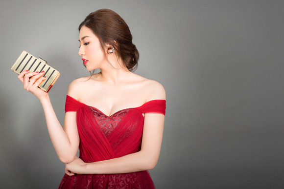 Á hậu Tú Anh tự tin khoe vòng 1 nẩy nở, cực hấp dẫn ảnh 4 Á hậu Tú Anh tự tin khoe vòng 1 nẩy nở, cực hấp dẫn ảnh 4