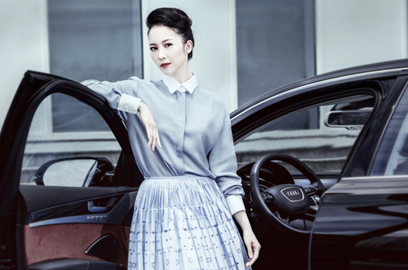 “Ngọc nữ làng múa” thả dáng kiêu sa trong siêu xe bạc tỷ ảnh 9