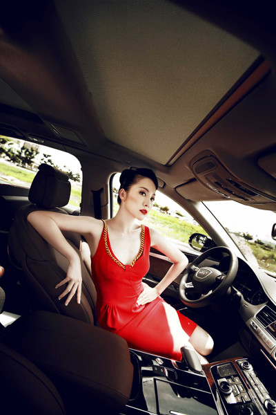 “Ngọc nữ làng múa” thả dáng kiêu sa trong siêu xe bạc tỷ ảnh 3