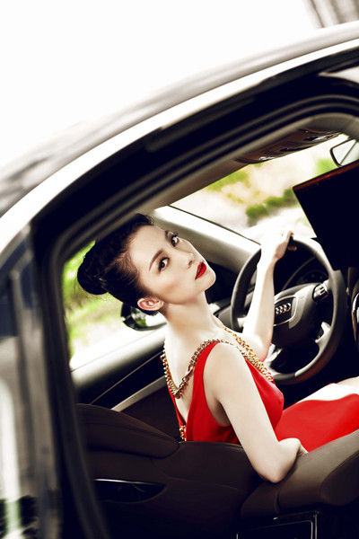 “Ngọc nữ làng múa” thả dáng kiêu sa trong siêu xe bạc tỷ ảnh 5