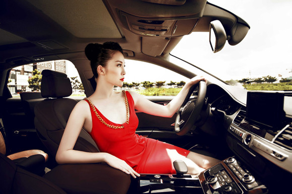 “Ngọc nữ làng múa” thả dáng kiêu sa trong siêu xe bạc tỷ ảnh 1