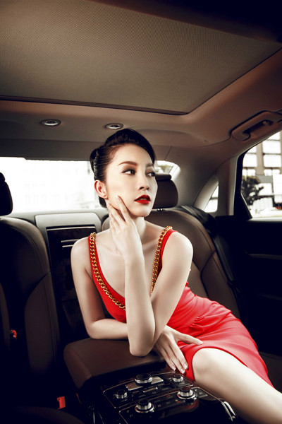 “Ngọc nữ làng múa” thả dáng kiêu sa trong siêu xe bạc tỷ ảnh 7