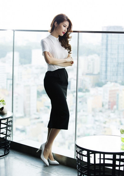 Diễm My 9x diện đầm kín đáo khoe vẻ đẹp ngọt ngào ảnh 9 Diễm My 9x diện đầm kín đáo khoe vẻ đẹp ngọt ngào ảnh 9