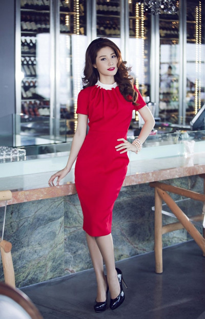 Diễm My 9x diện đầm kín đáo khoe vẻ đẹp ngọt ngào ảnh 2 Diễm My 9x diện đầm kín đáo khoe vẻ đẹp ngọt ngào ảnh 2