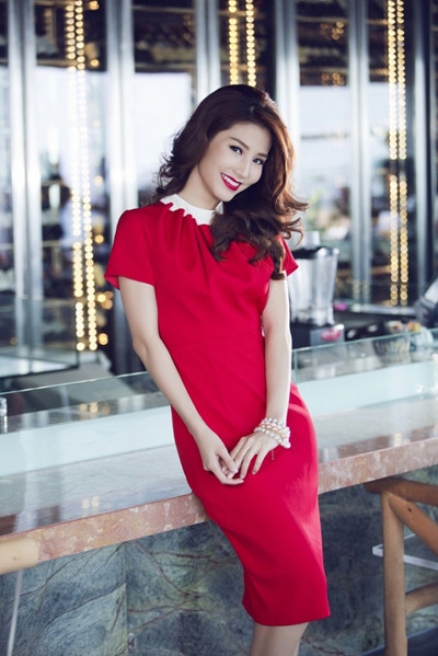 Diễm My 9x diện đầm kín đáo khoe vẻ đẹp ngọt ngào ảnh 1 Diễm My 9x diện đầm kín đáo khoe vẻ đẹp ngọt ngào ảnh 1