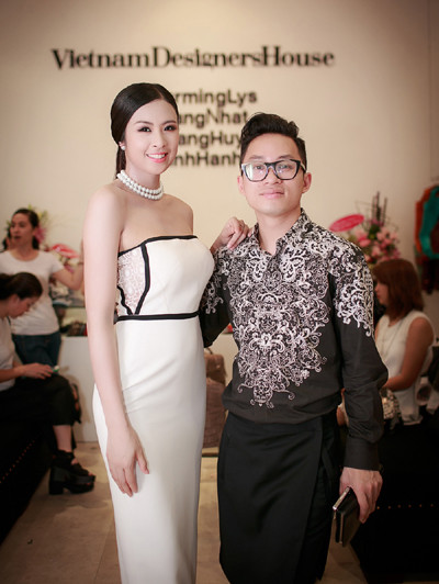 Hoa hậu Ngọc Hân khoe vai trần gợi cảm trong trang phục tự thiết kế ảnh 9