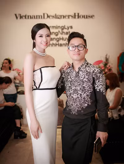 Hoa hậu Ngọc Hân khoe vai trần gợi cảm trong trang phục tự thiết kế ảnh 9