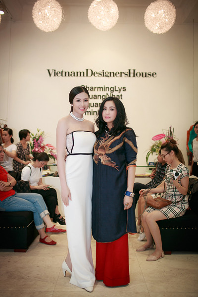 Hoa hậu Ngọc Hân khoe vai trần gợi cảm trong trang phục tự thiết kế ảnh 8