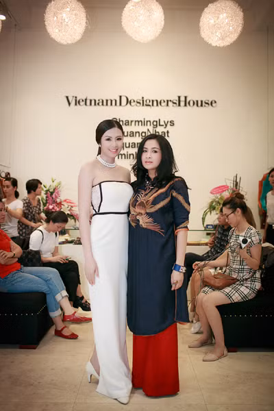 Hoa hậu Ngọc Hân khoe vai trần gợi cảm trong trang phục tự thiết kế ảnh 8