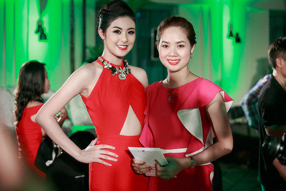 Hoa hậu Ngọc Hân khoe lưng trần, dáng ngọc ở Hải Phòng ảnh 8 Hoa hậu Ngọc Hân khoe lưng trần, dáng ngọc ở Hải Phòng ảnh 8