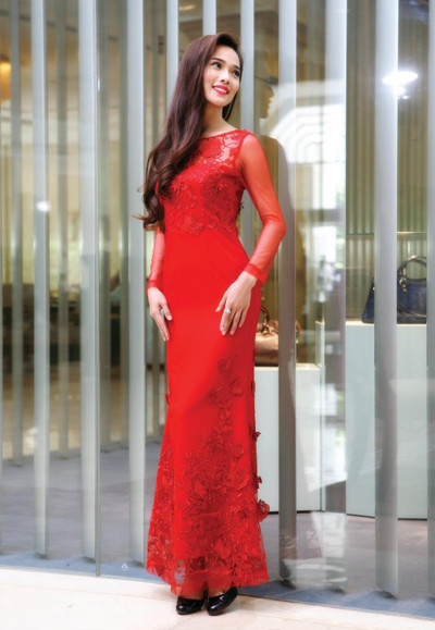 Siêu mẫu Kim Cương “hút hồn” với đầm dạ hội ảnh 9