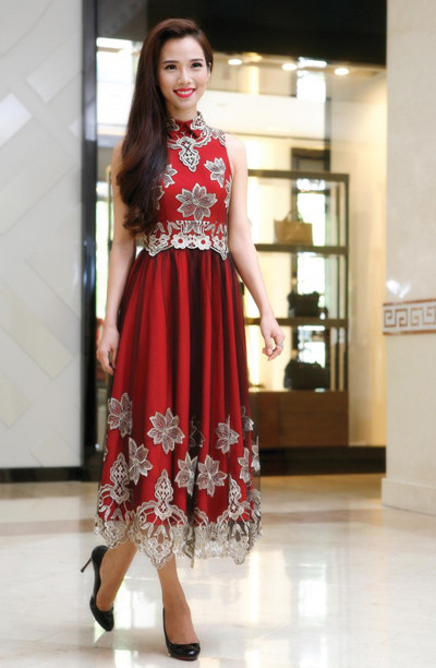 Siêu mẫu Kim Cương “hút hồn” với đầm dạ hội ảnh 6