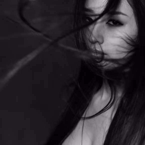 Mai Phương Thuý "vai trần mắt buồn" sau tuyên bố giã từ showbiz ảnh 9