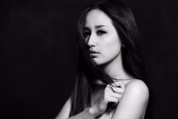 Mai Phương Thuý "vai trần mắt buồn" sau tuyên bố giã từ showbiz ảnh 4