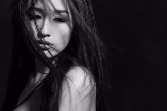 Mai Phương Thuý "vai trần mắt buồn" sau tuyên bố giã từ showbiz ảnh 7