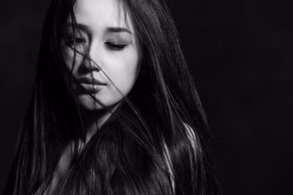 Mai Phương Thuý "vai trần mắt buồn" sau tuyên bố giã từ showbiz ảnh 6