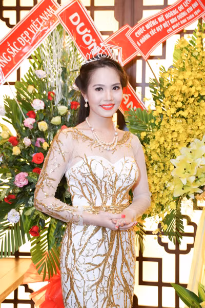 Nữ hoàng Du lịch Việt Nam Dương Kim Ánh lộng lẫy trong tiệc mừng sau đăng quang ảnh 7