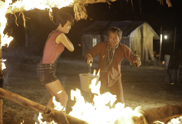 Mai Thu Huyền tạo dáng hầm hố trên xe jeep ảnh 9