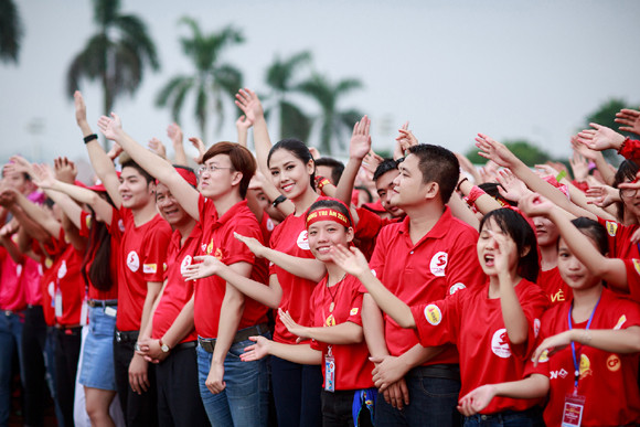 Hoa hậu biển Nguyễn Thị Loan "tươi rói" đi hiến máu nhân đạo ảnh 6