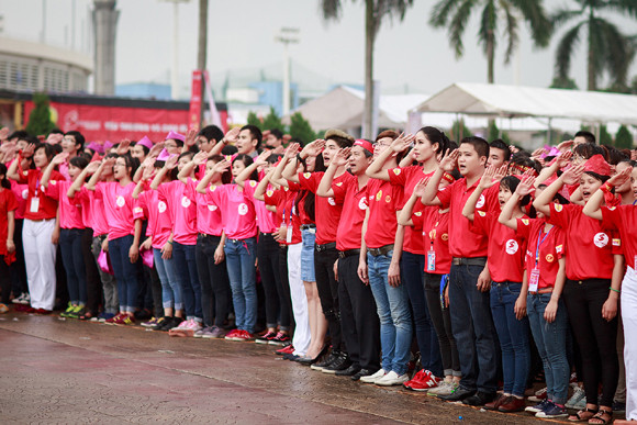 Hoa hậu biển Nguyễn Thị Loan "tươi rói" đi hiến máu nhân đạo ảnh 7