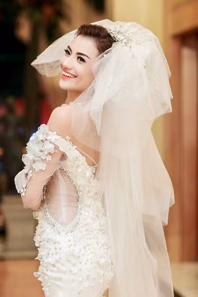 Hồng Quế khoe vai trần lấp ló vòng 1 gợi cảm ảnh 8