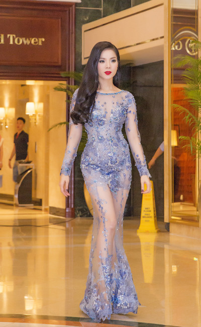 Lệ Quyên nửa kín nửa hở trong bộ đầm xuyên thấu ảnh 2 Lệ Quyên nửa kín nửa hở trong bộ đầm xuyên thấu ảnh 2