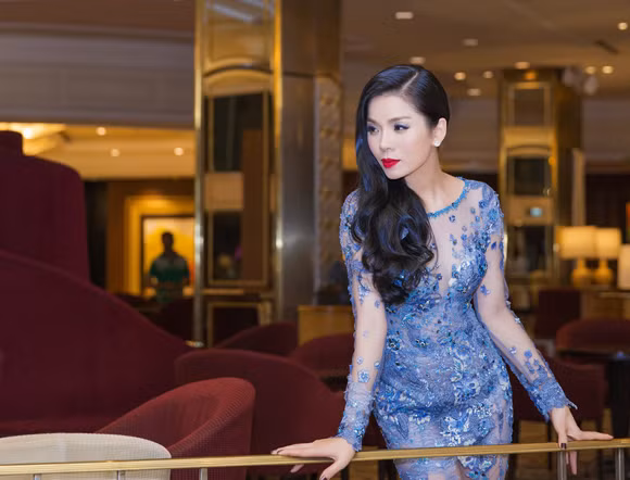 Lệ Quyên nửa kín nửa hở trong bộ đầm xuyên thấu ảnh 8