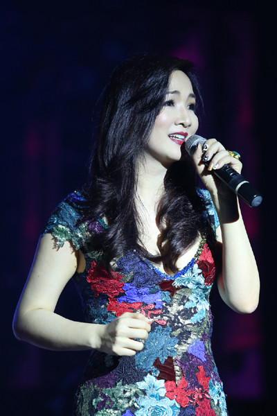 Hoa hậu Giáng My khoe giọng hát mượt mà trong đêm nhạc từ thiện ảnh 2