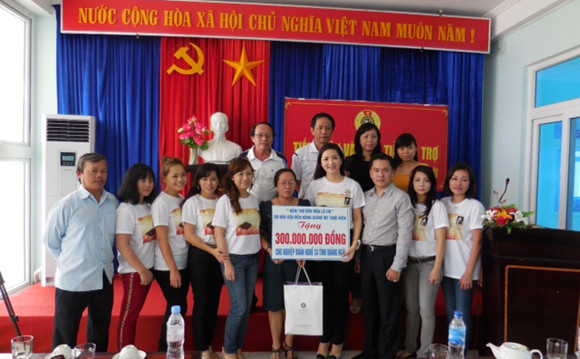 Hoa hậu Giáng My về miền Trung trao quà sau đêm thơ ảnh 4