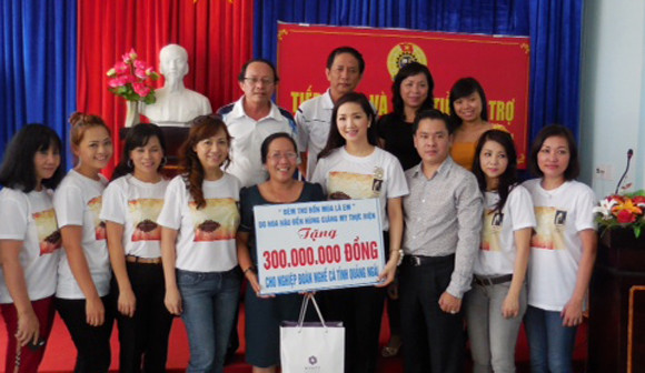 Hoa hậu Giáng My về miền Trung trao quà sau đêm thơ ảnh 3