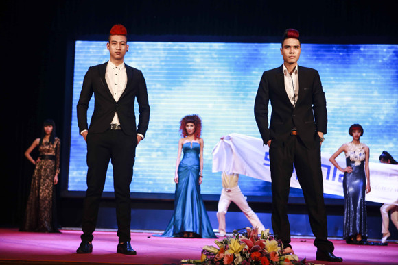 Dàn mẫu trẻ Venus đẹp lạ với thời trang tóc ấn tượng ảnh 14 Dàn mẫu trẻ Venus đẹp lạ với thời trang tóc ấn tượng ảnh 14