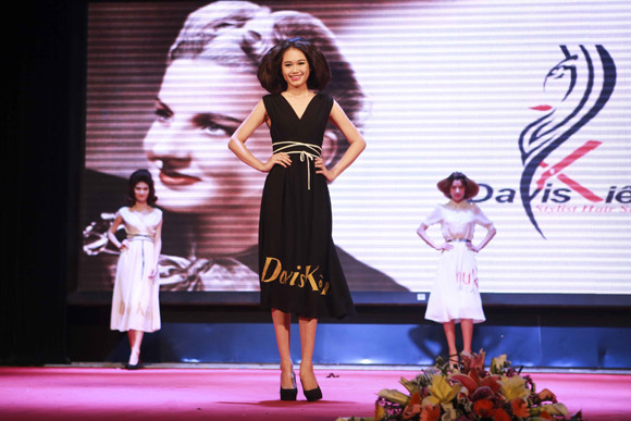 Dàn mẫu trẻ Venus đẹp lạ với thời trang tóc ấn tượng ảnh 10 Dàn mẫu trẻ Venus đẹp lạ với thời trang tóc ấn tượng ảnh 10