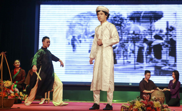 Dàn mẫu trẻ Venus đẹp lạ với thời trang tóc ấn tượng ảnh 7 Dàn mẫu trẻ Venus đẹp lạ với thời trang tóc ấn tượng ảnh 7