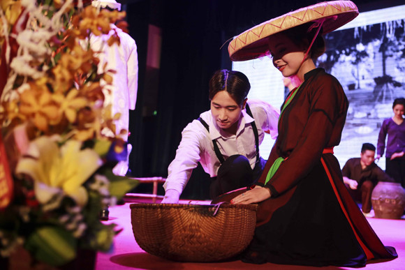 Dàn mẫu trẻ Venus đẹp lạ với thời trang tóc ấn tượng ảnh 3 Dàn mẫu trẻ Venus đẹp lạ với thời trang tóc ấn tượng ảnh 3