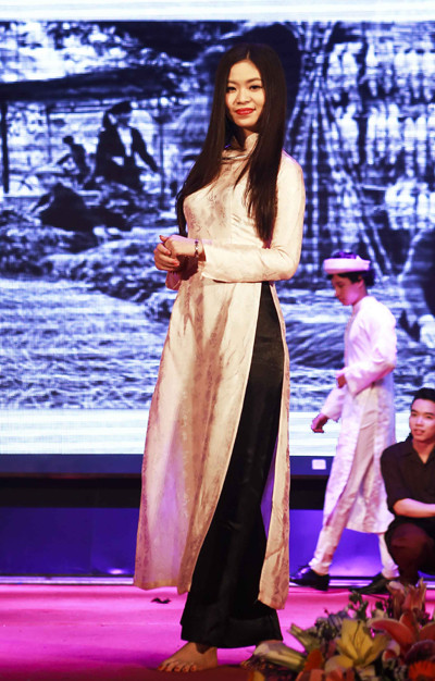 Dàn mẫu trẻ Venus đẹp lạ với thời trang tóc ấn tượng ảnh 6 Dàn mẫu trẻ Venus đẹp lạ với thời trang tóc ấn tượng ảnh 6