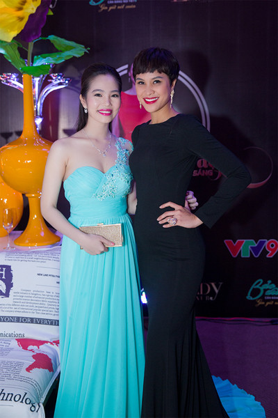 Nữ hoàng Du lịch Dương Kim Ánh kiêu sa trong trang phục tự thiết kế ảnh 8