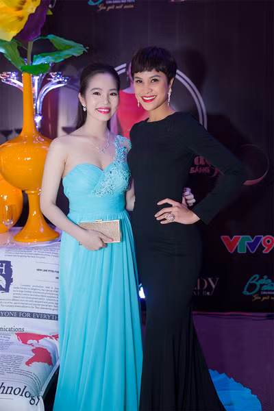 Nữ hoàng Du lịch Dương Kim Ánh kiêu sa trong trang phục tự thiết kế ảnh 8