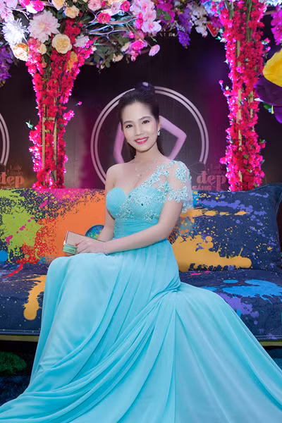 Nữ hoàng Du lịch Dương Kim Ánh kiêu sa trong trang phục tự thiết kế ảnh 13