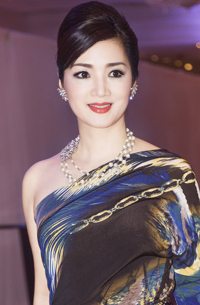 Hoa hậu Giáng My khoe lưng trần trắng nõn kiêu sa ảnh 3 Hoa hậu Giáng My khoe lưng trần trắng nõn kiêu sa ảnh 3