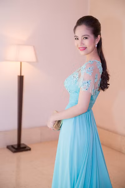 Nữ hoàng Du lịch Dương Kim Ánh kiêu sa trong trang phục tự thiết kế ảnh 6