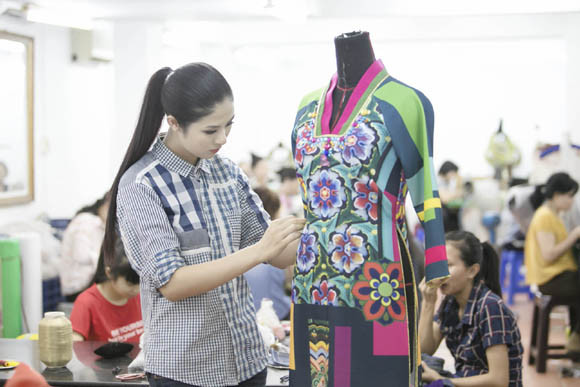 Ngọc Hân “nước rút” cùng bộ sưu tập áo dài ảnh 5 Ngọc Hân “nước rút” cùng bộ sưu tập áo dài ảnh 5