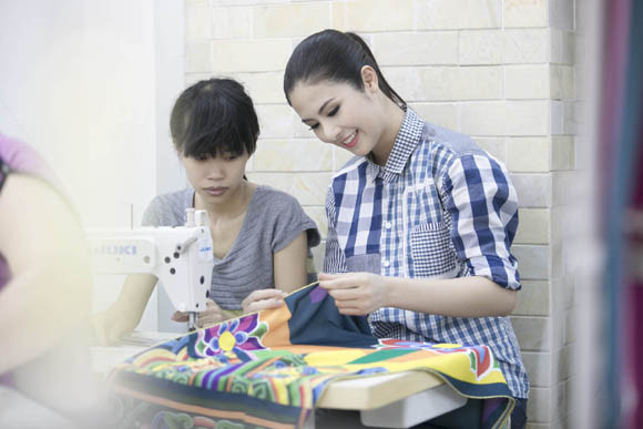 Ngọc Hân “nước rút” cùng bộ sưu tập áo dài ảnh 11 Ngọc Hân “nước rút” cùng bộ sưu tập áo dài ảnh 11