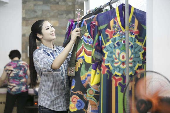 Ngọc Hân “nước rút” cùng bộ sưu tập áo dài ảnh 6 Ngọc Hân “nước rút” cùng bộ sưu tập áo dài ảnh 6