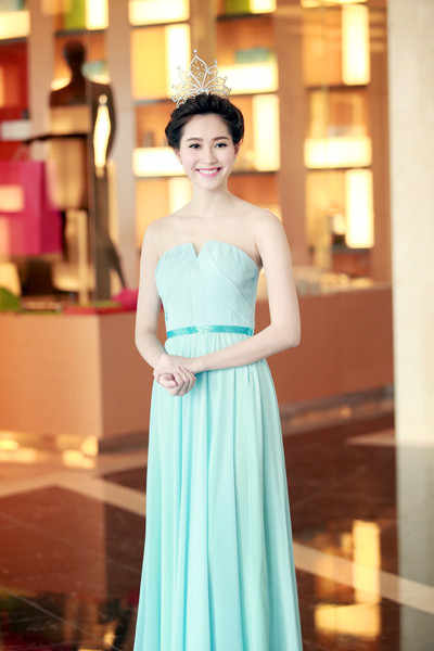 Top 3 Hoa hậu Việt Nam 2012 hội ngộ tại Hà Nội ảnh 2