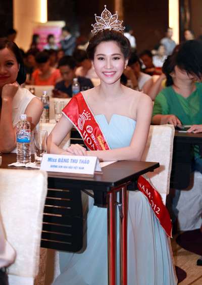 Top 3 Hoa hậu Việt Nam 2012 hội ngộ tại Hà Nội ảnh 1