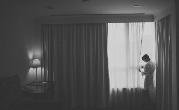 Người mẫu Xuân Thuỳ "thả rông" vòng 1 trong ngôi nhà vắng lạnh ảnh 7