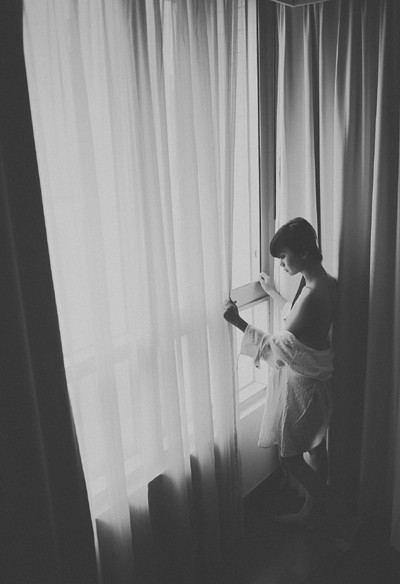 Người mẫu Xuân Thuỳ "thả rông" vòng 1 trong ngôi nhà vắng lạnh ảnh 8