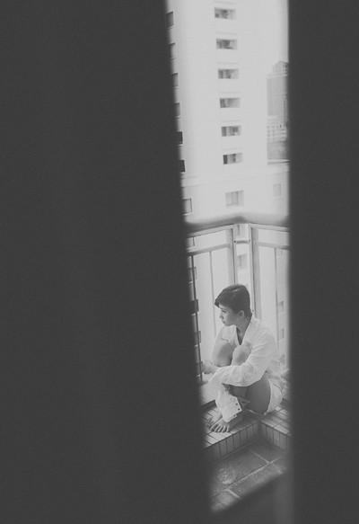 Người mẫu Xuân Thuỳ "thả rông" vòng 1 trong ngôi nhà vắng lạnh ảnh 11