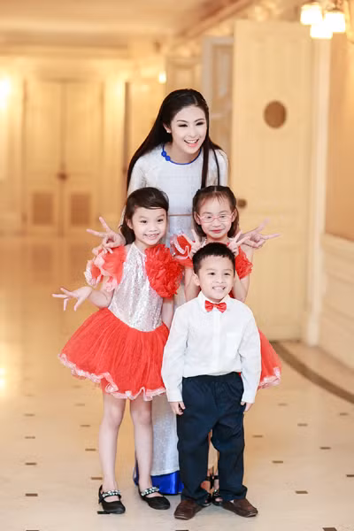 Ngọc Hân dịu dàng làm Đại sứ chương trình từ thiện ảnh 2